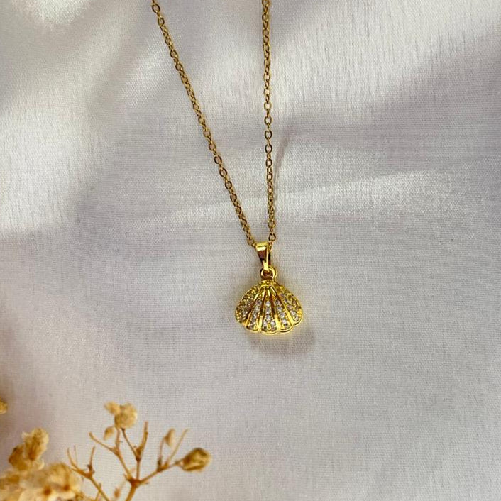 Golden Shell Pearl Necklace